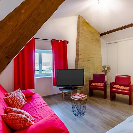بيت للعطل La Ferme De La Foret Beauronne